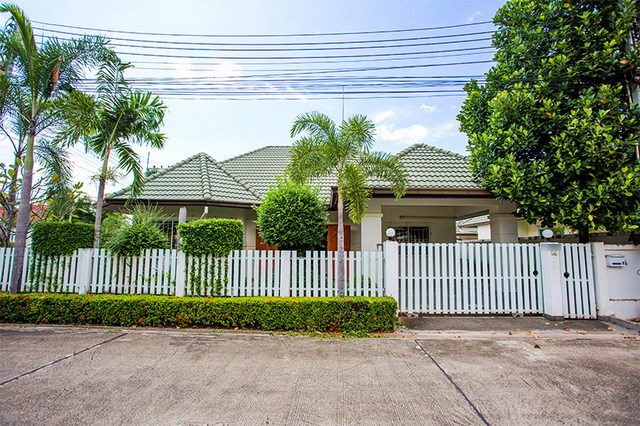 House for Rent East Pattaya showing the house frontage House for Rent East Pattaya showing the house frontage