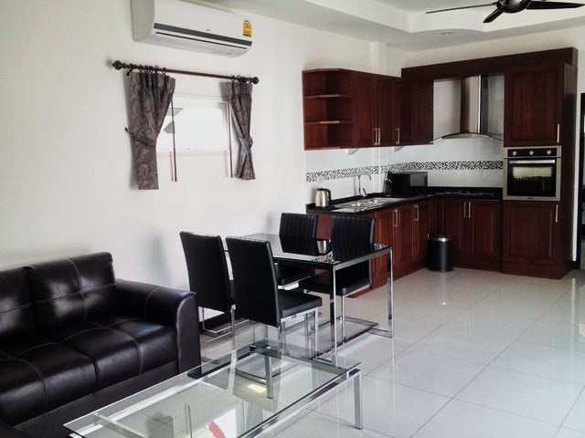 House for rent East Pattaya showing the living, dining and kitchen areas House for rent East Pattaya showing the living, dining and kitchen areas