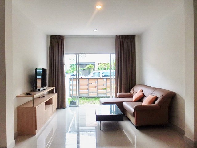 House for Rent East Pattaya showing the living room 