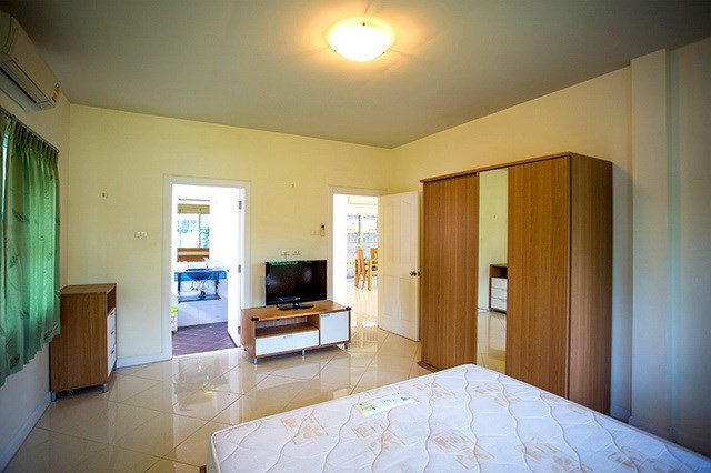 House for Rent East Pattaya showing the master bedroom suite House for Rent East Pattaya showing the master bedroom suite