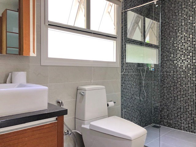 House for rent East Pattaya showing the second bathroom