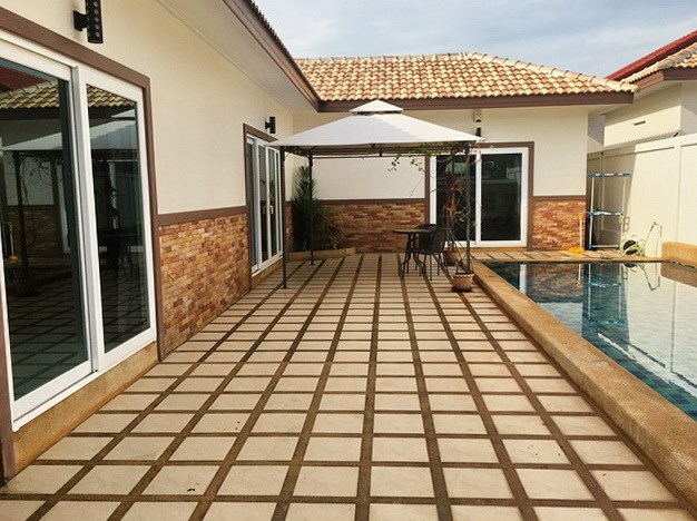 House for rent East Pattaya showing the house, terrace and pool House for rent East Pattaya showing the house, terrace and pool