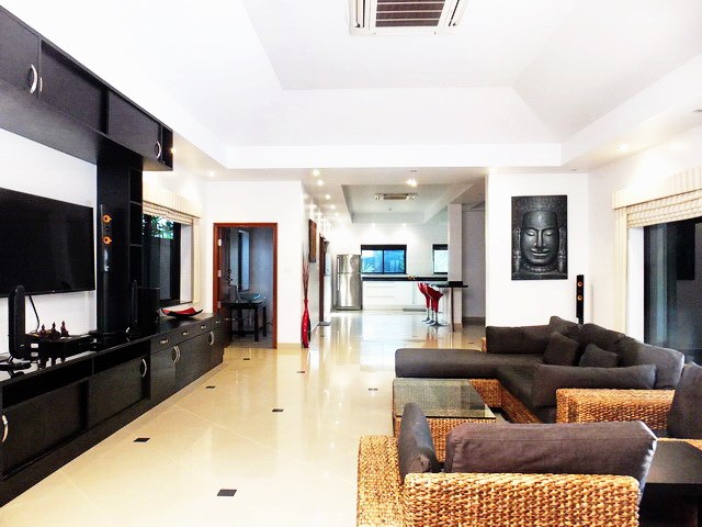 House For Rent Jomtien Park Villas Pattaya showing the open plan concept 