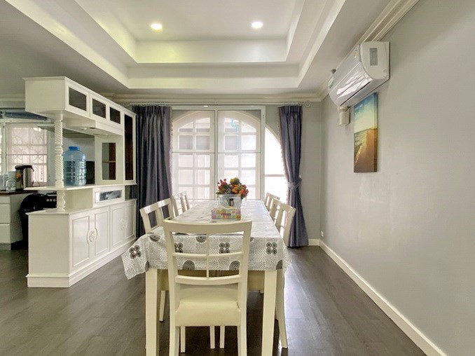 House for rent Jomtien Pattaya showing the dining area 