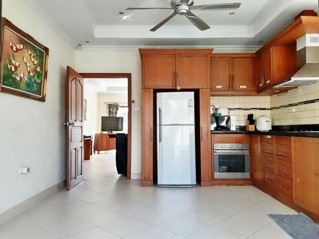 House for rent Jomtien Pattaya showing the kitchen 