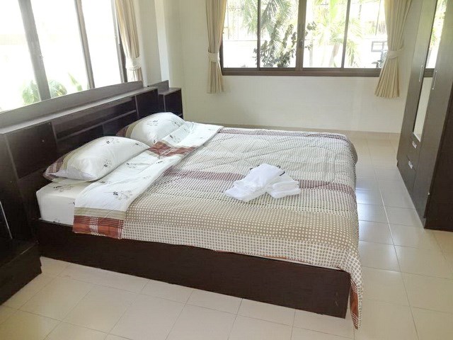 House for rent Jomtien Pattaya showing the master bedroom