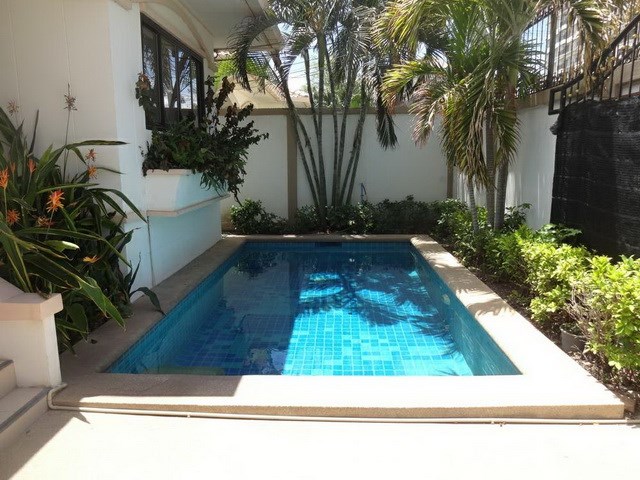 House for rent Jomtien Pattaya showing the private pool 