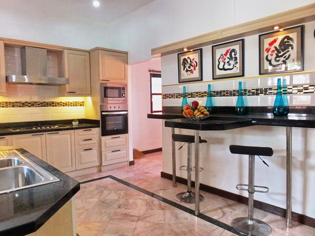 House for rent Mabprachan Pattaya showing the kitchen 