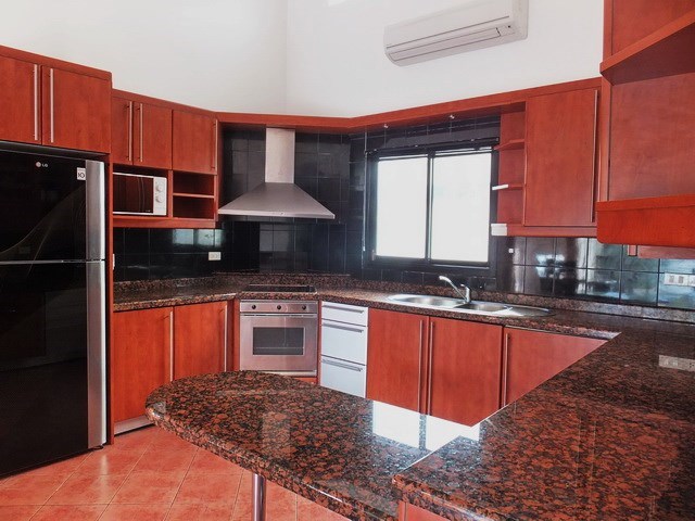 House for rent Mabprachan Pattaya showing the kitchen 