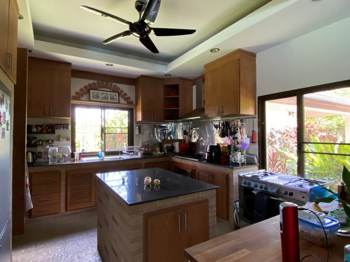 House for rent Mabprachan Pattaya showing the kitchen 