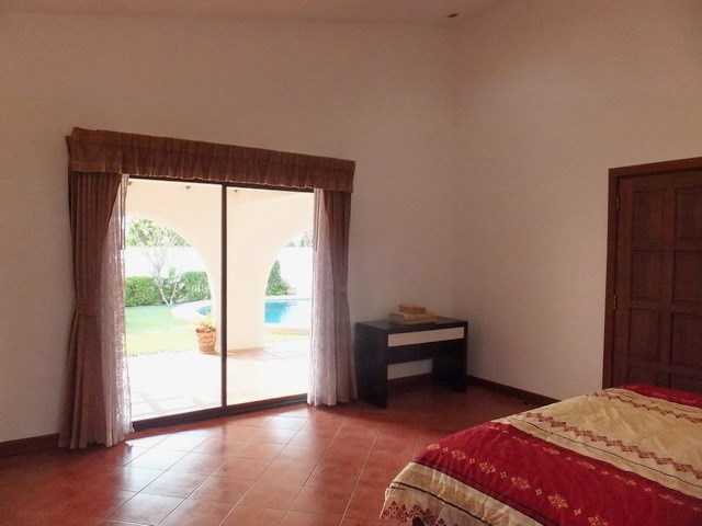 House for rent Mabprachan Pattaya showing the master bedroom with pool view 