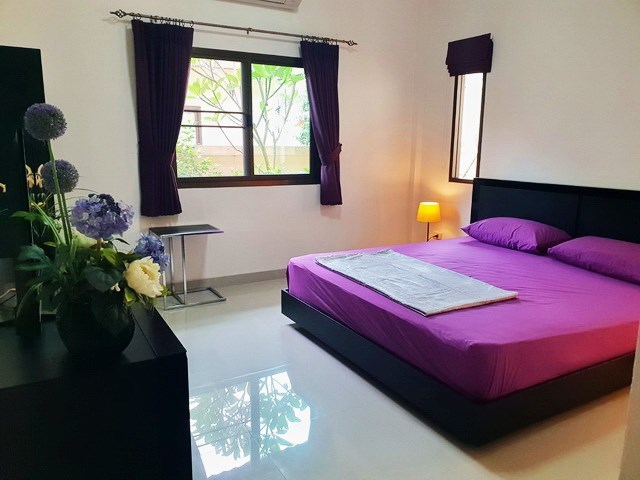 House for Rent East Pattaya showing the master bedroom suite 