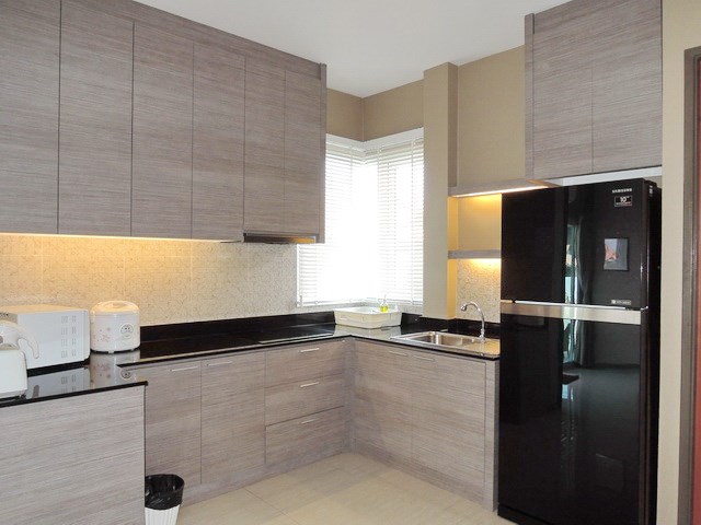 House for rent in East Jomtien showing the kitchen