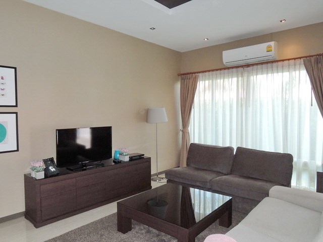 House for rent in East Jomtien showing the living room