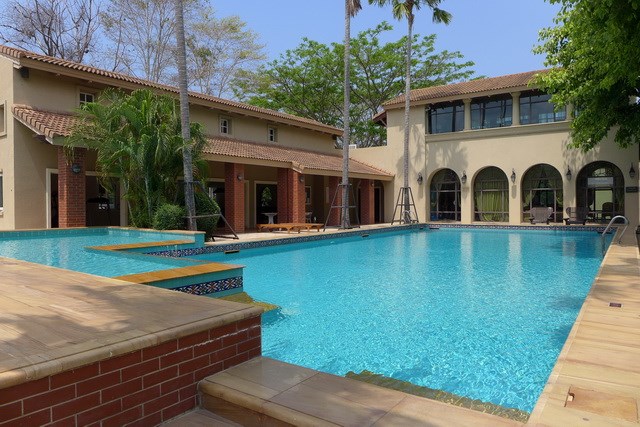 House for rent East Pattaya showing the communal pool House for rent East Pattaya showing the communal pool