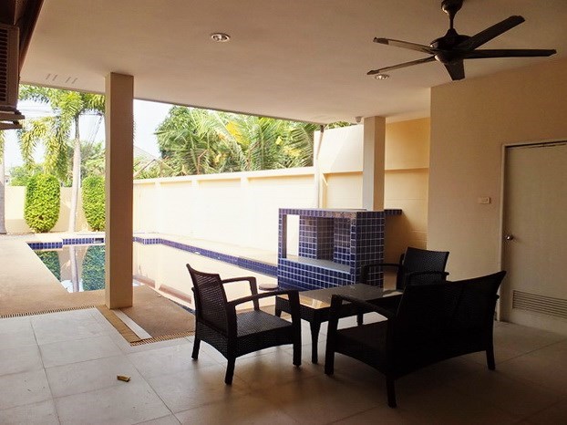 House for rent East Pattaya showing the covered terrace and barbecue areas 
