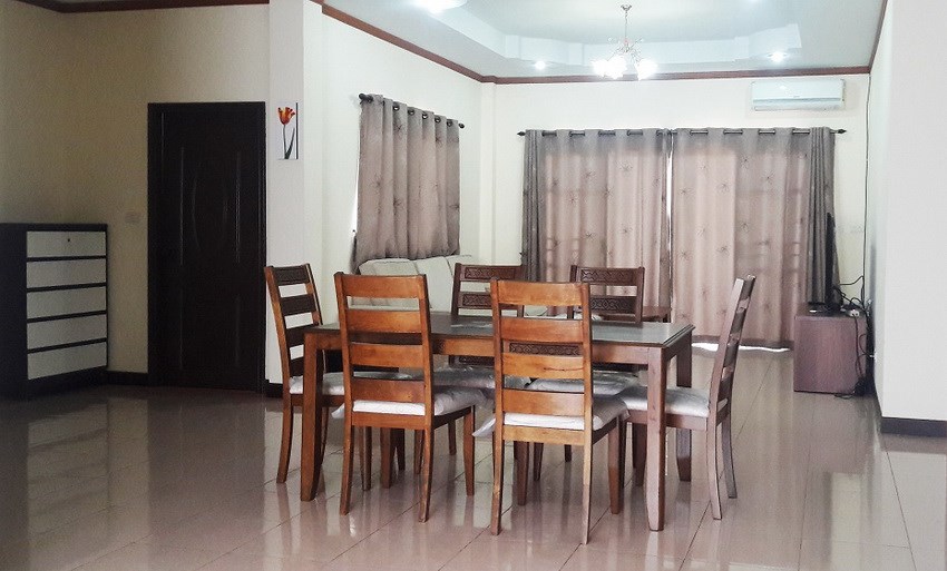 House for rent East Pattaya showing the dining and living areas