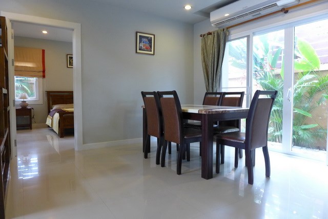 House for rent East Pattaya showing the dining area House for rent East Pattaya showing the dining area