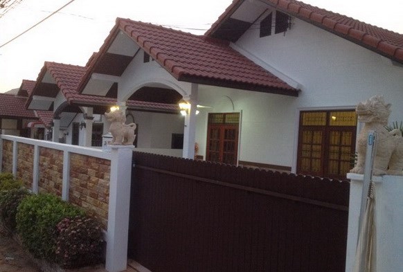 House for rent East Pattaya showing the house frontage House for rent East Pattaya showing the house frontage