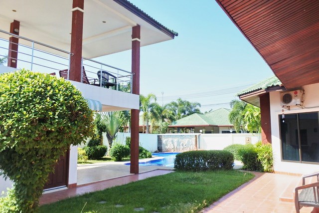 House for Rent East Pattaya showing the guests suite and terrace 