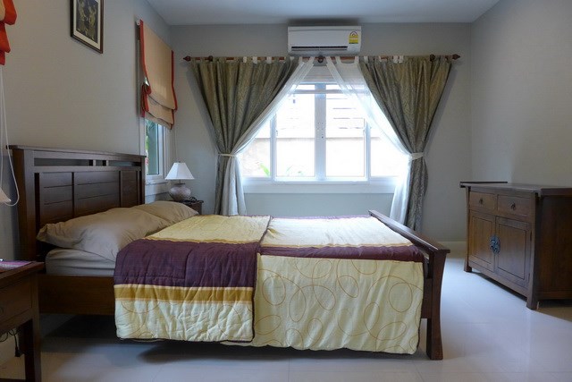 House for rent East Pattaya showing the master bedroom House for rent East Pattaya showing the master bedroom
