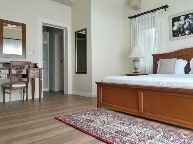 House For rent East Pattaya showing the master bedroom suite 