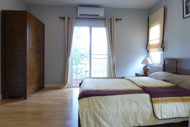 House for rent East Pattaya showing the master bedroom suite House for rent East Pattaya showing the master bedroom suite