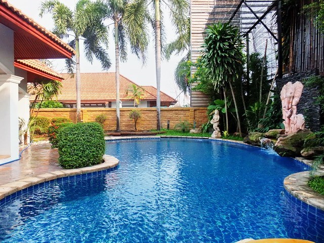 House for rent East Pattaya showing the private pool 