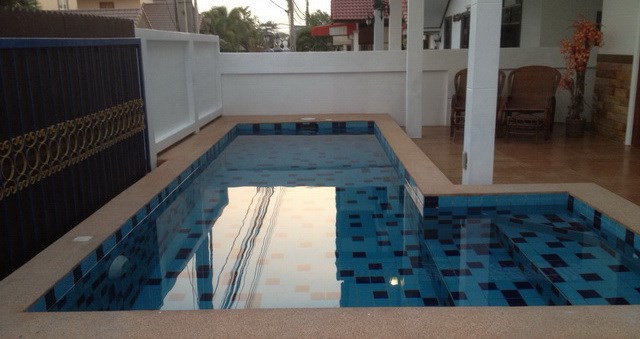 House for rent East Pattaya showing the swimming pool House for rent East Pattaya showing the swimming pool
