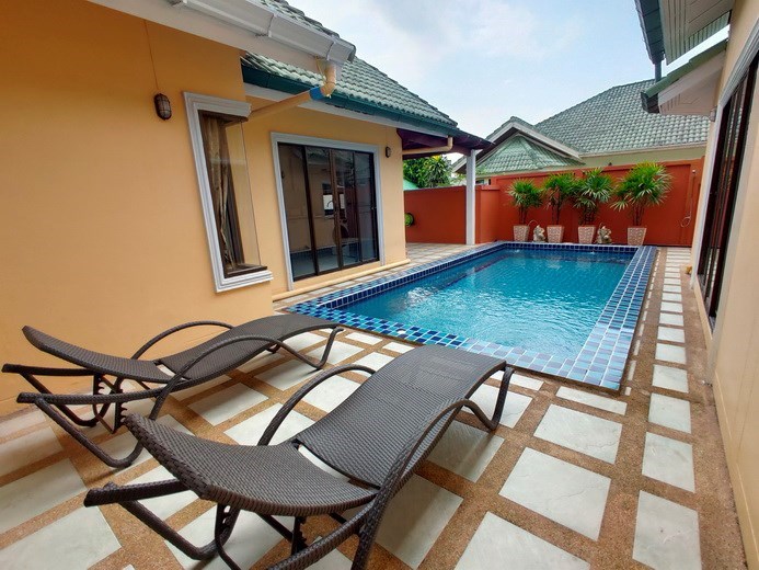 House for rent East Pattaya showing the terrace and private pool 