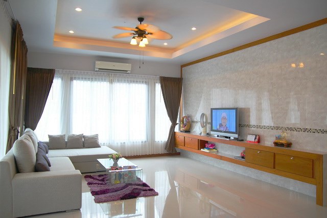 House for rent Huay Yai Pattaya showing the living room