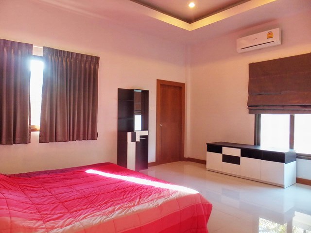 House for rent Huay Yai Pattaya showing the third bedroom suite 