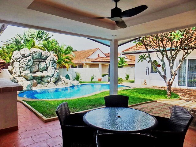 House for rent East Pattaya showing the BBQ area