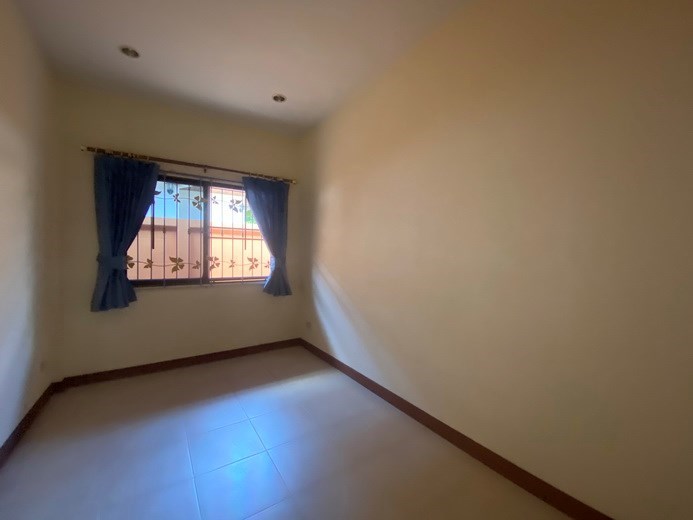 House for rent Mabprachan Pattaya showing the small room 