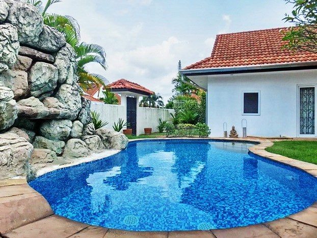 House for rent East Pattaya showing the private pool 