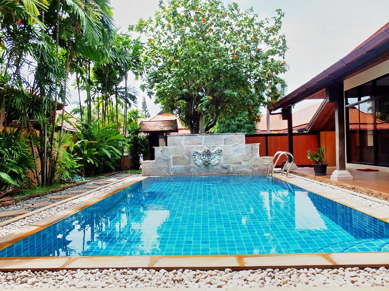 House for rent Mabprachan Pattaya showing the private pool 