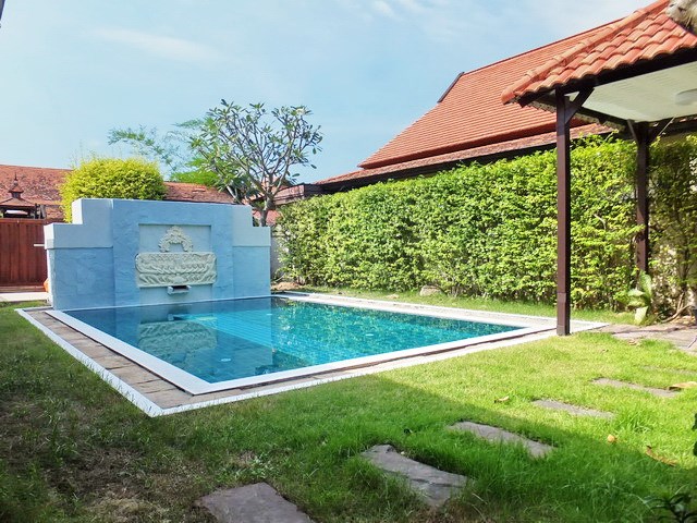 House for rent Mabprachan Pattaya showing the private pool 