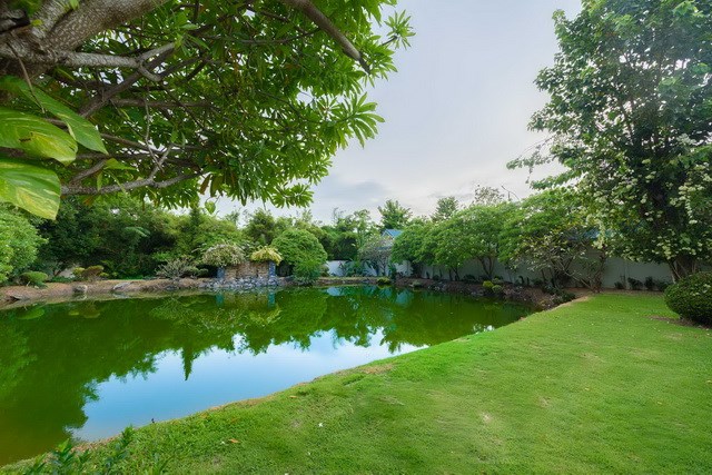 House for rent Pattaya showing the garden and lagoon lake House for rent Pattaya showing the garden and lagoon lake
