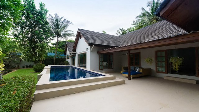 House for rent Pattaya showing the house and pool House for rent Pattaya showing the house and pool