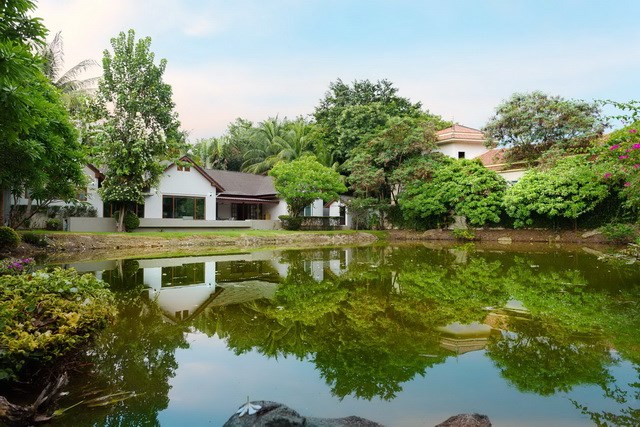 House for rent Pattaya showing the lagoon lake and house House for rent Pattaya showing the lagoon lake and house