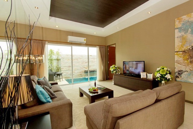 House for rent East Jomtien showing the living room with pool view 