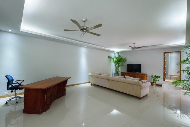 House for rent Pattaya showing the office area in the living room House for rent Pattaya showing the office area in the living room