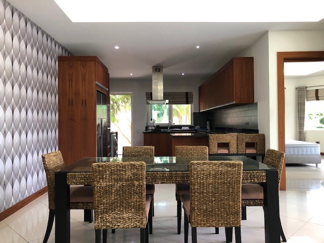 House for sale East Pattaya showing the dining and kitchen House for sale East Pattaya showing the dining and kitchen
