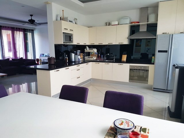 House for sale Pattaya Mabprachan showing the dining and kitchen areas House for sale Pattaya Mabprachan showing the dining and kitchen areas