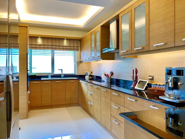 House for sale East Pattaya showing the kitchen 