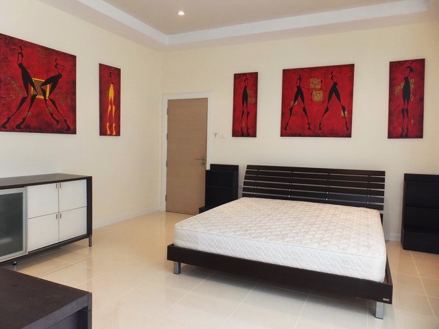 House for sale East Pattaya showing the master bedroom