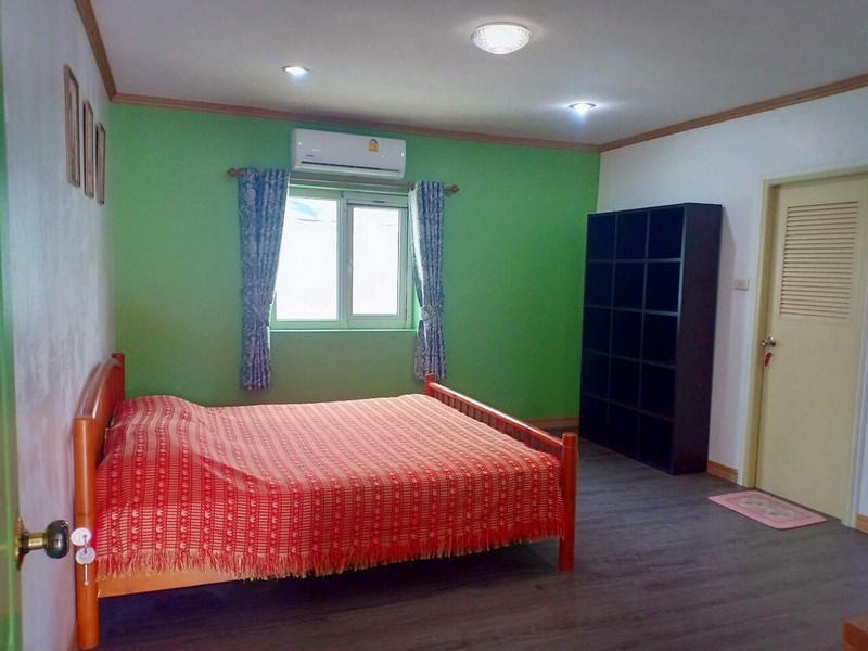 House for sale East Pattaya showing the master bedroom suite House for sale East Pattaya showing the master bedroom suite