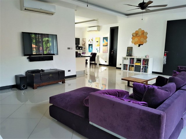 House for sale Pattaya Mabprachan showing the open plan concept House for sale Pattaya Mabprachan showing the open plan concept