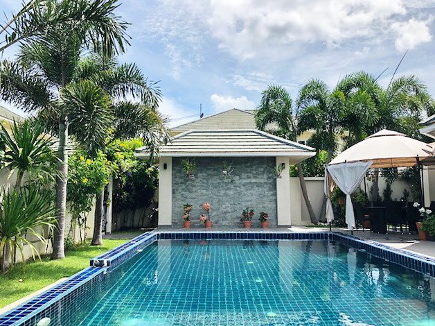 House for sale East Pattaya showing the private pool House for sale East Pattaya showing the private pool