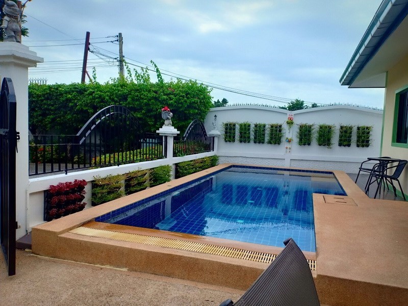 House for sale East Pattaya showing the private swimming pool House for sale East Pattaya showing the private swimming pool